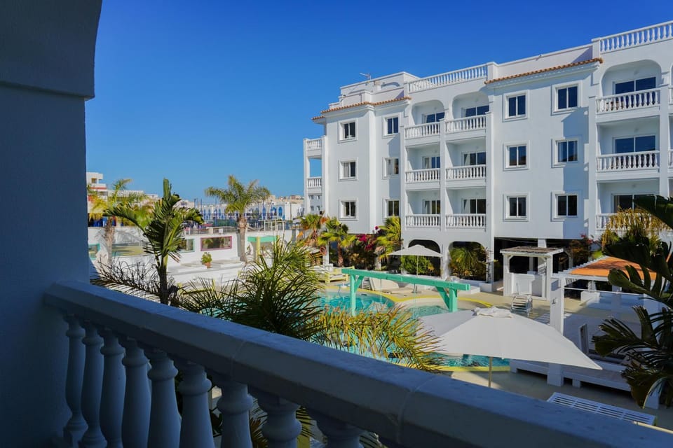 Property building, Pool view