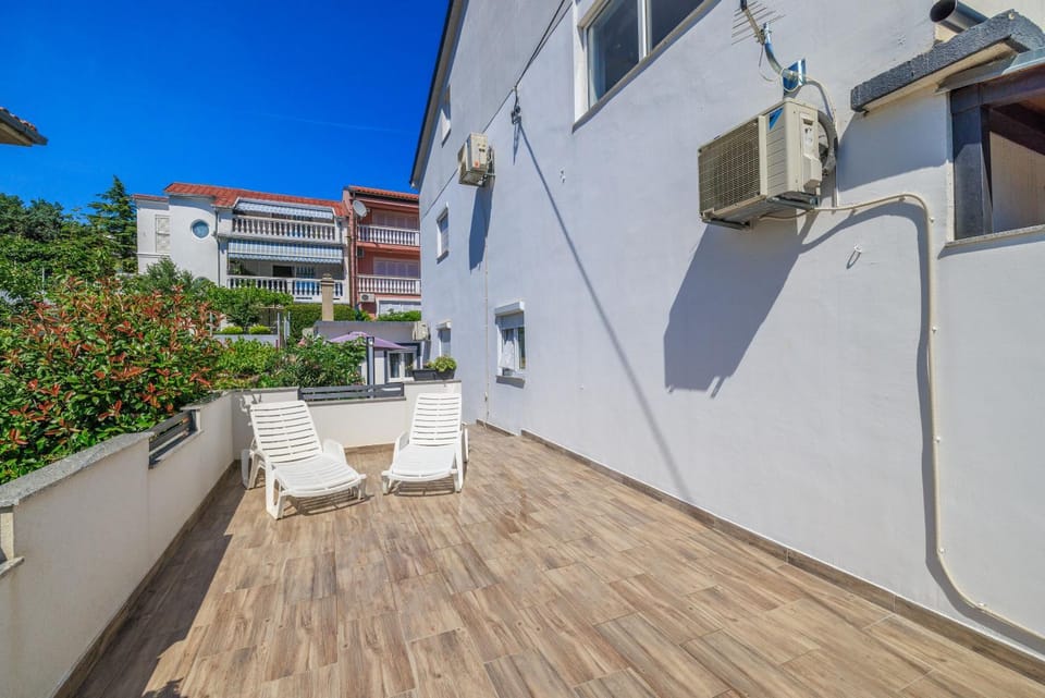 Balcony/Terrace, Area and facilities