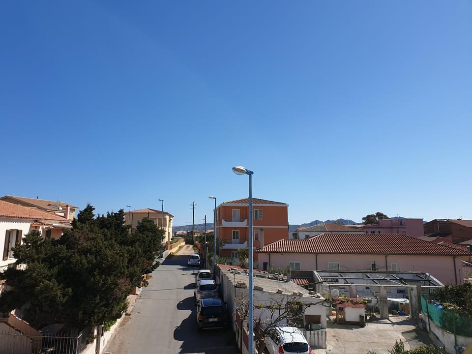Day, Neighbourhood, City view, Street view, Quiet street view