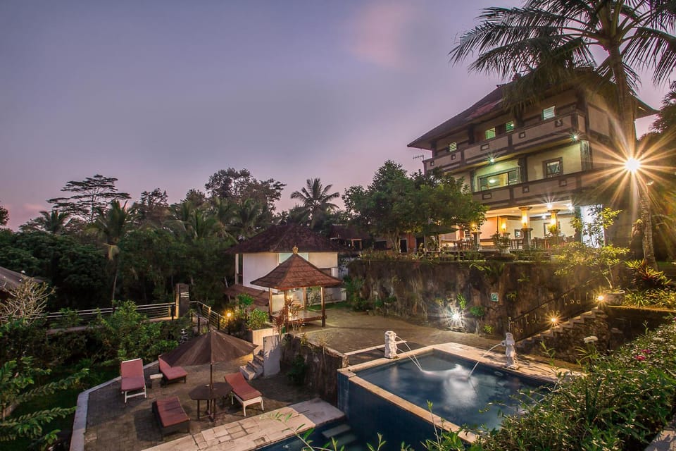 Neighbourhood, City view, Pool view