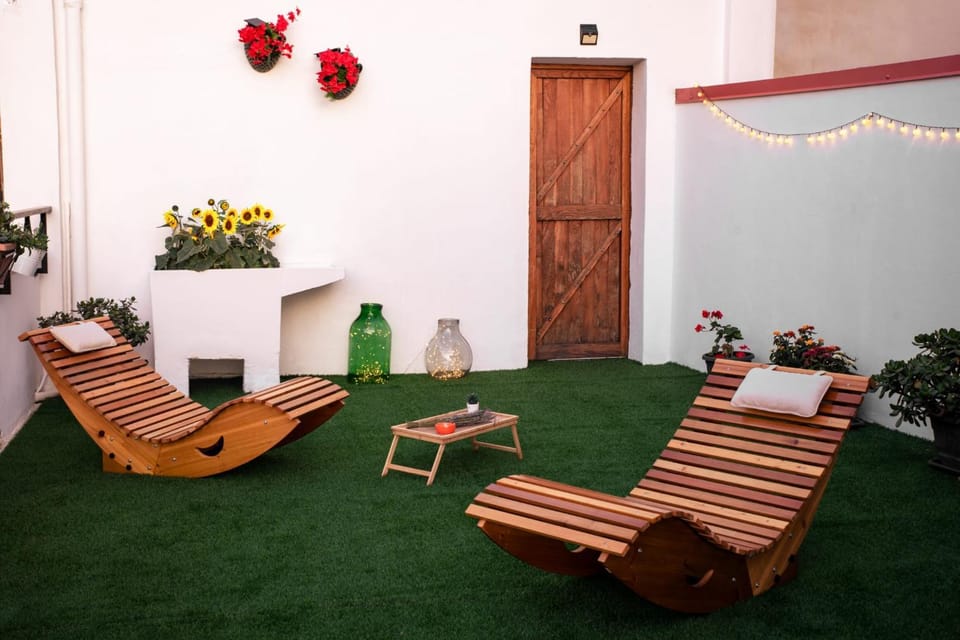 Balcony/Terrace, sunbed