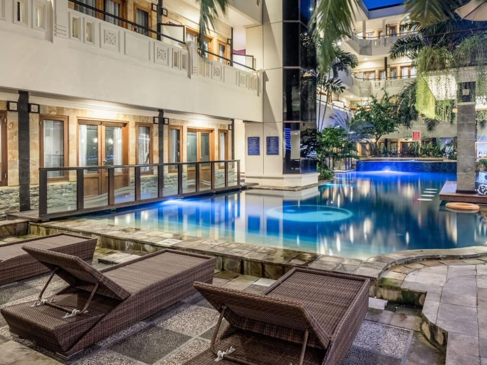 Swimming pool
