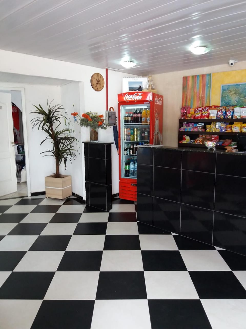 Communal lounge/ TV room, Lobby or reception, On site, Drinks, Non alcoholic drinks