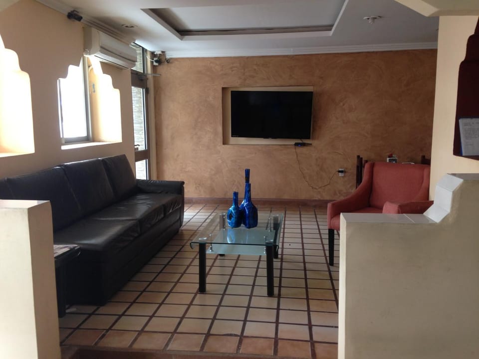 Communal lounge/ TV room, Lobby or reception, Seating area