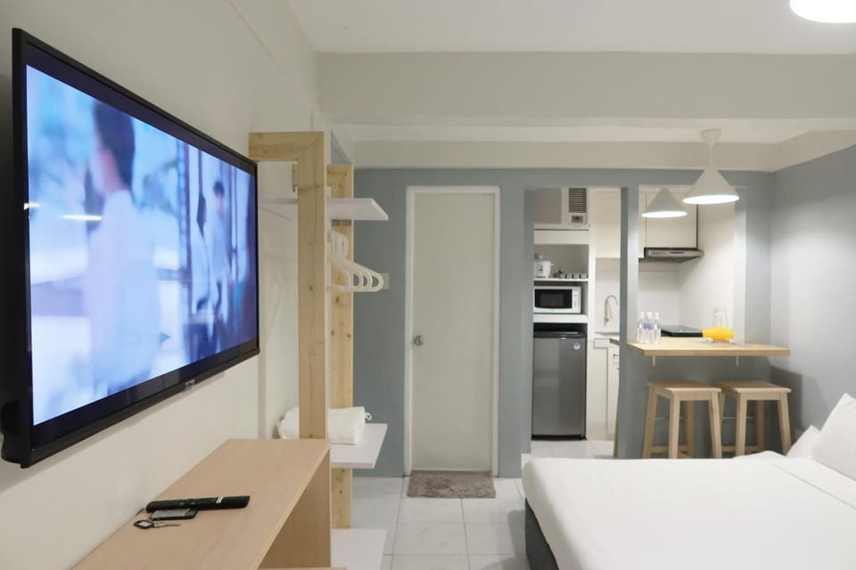 Shower, Toilet, TV and multimedia, Photo of the whole room, Dining area, kitchen