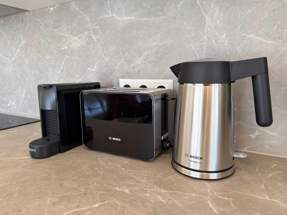 Coffee/tea facilities, toaster