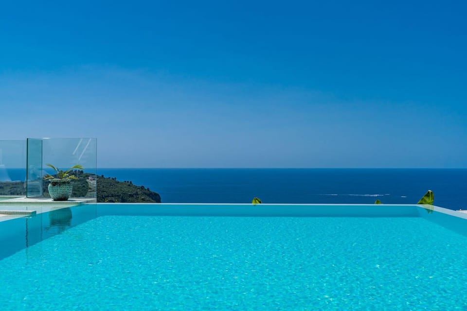 Pool view, Sea view, Swimming pool