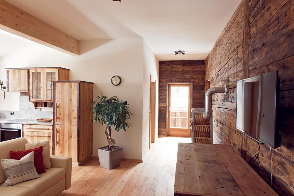 Kitchen or kitchenette, Living room