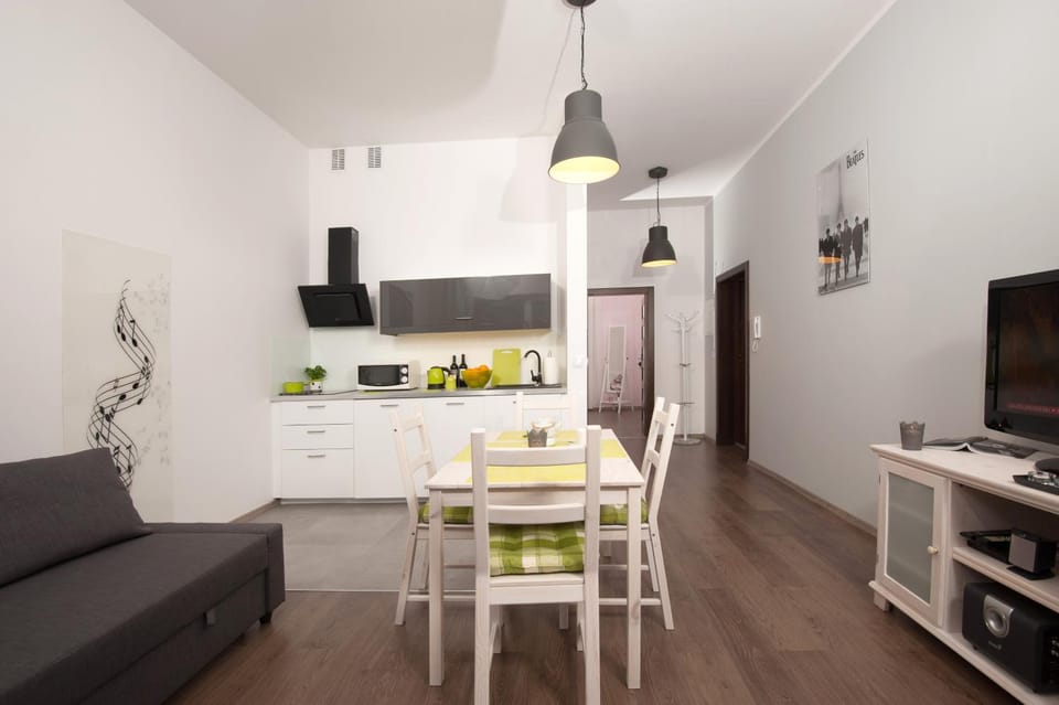 Kitchen or kitchenette, Photo of the whole room, Dining area