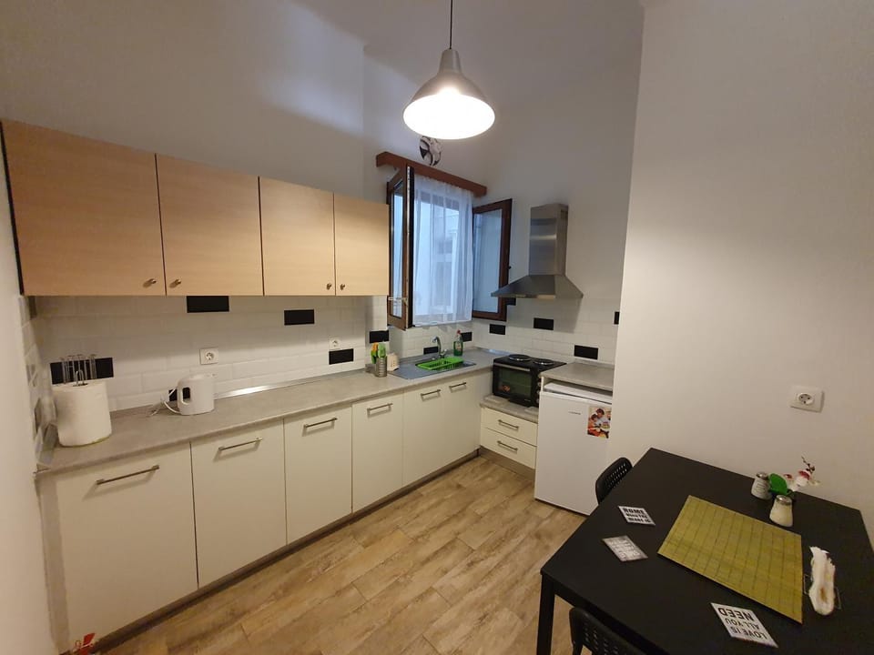 Kitchen or kitchenette, Dining area, pet friendly