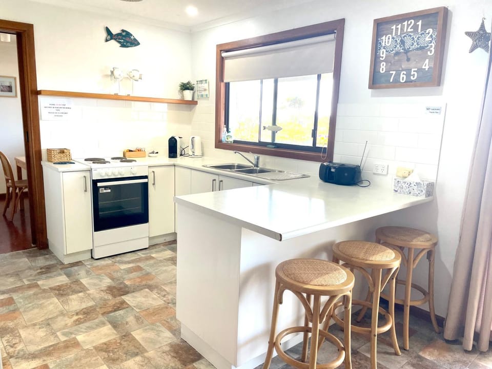 Fareview Beach House House in Emu Bay