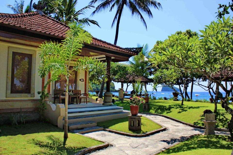 Property building, Garden view, Sea view