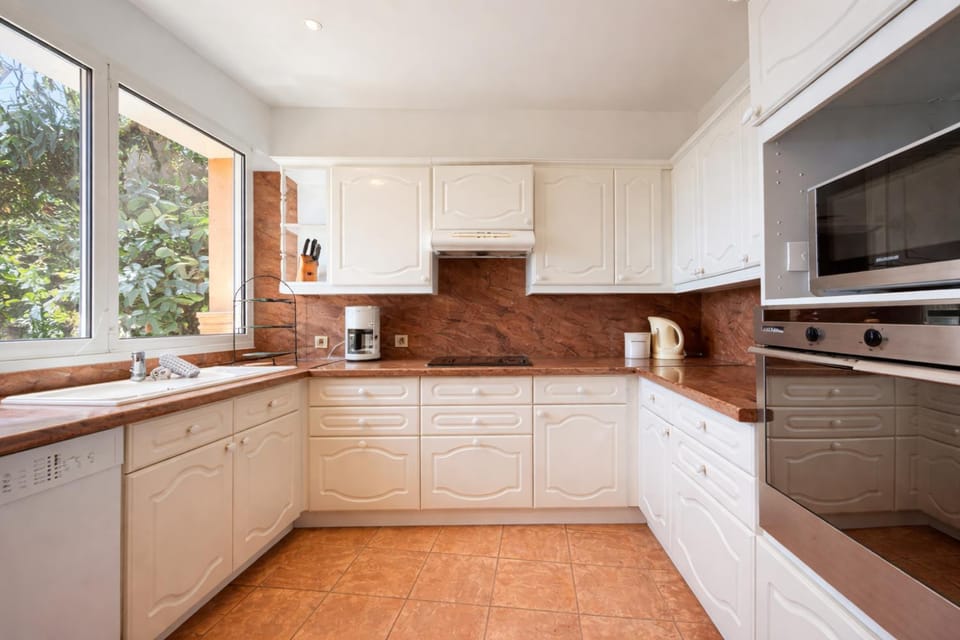 Coffee/tea facilities, Kitchen or kitchenette, Sea view, Sea view, dishwasher, oven, pet friendly, stove, toaster