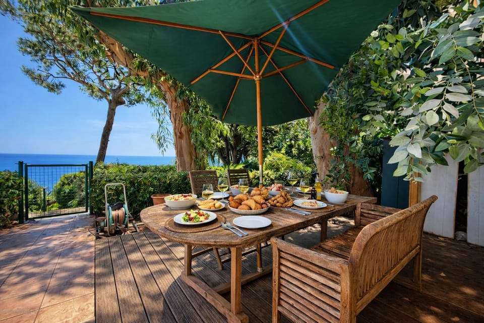 Patio, Day, Garden, Balcony/Terrace, Seating area, Dining area, Food, Sea view