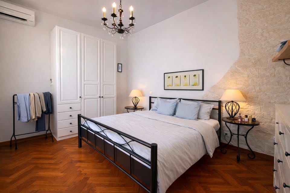 Bed, Photo of the whole room, Bedroom, Sea view, Sea view, towels, towels, wardrobe, air conditioner, air conditioner