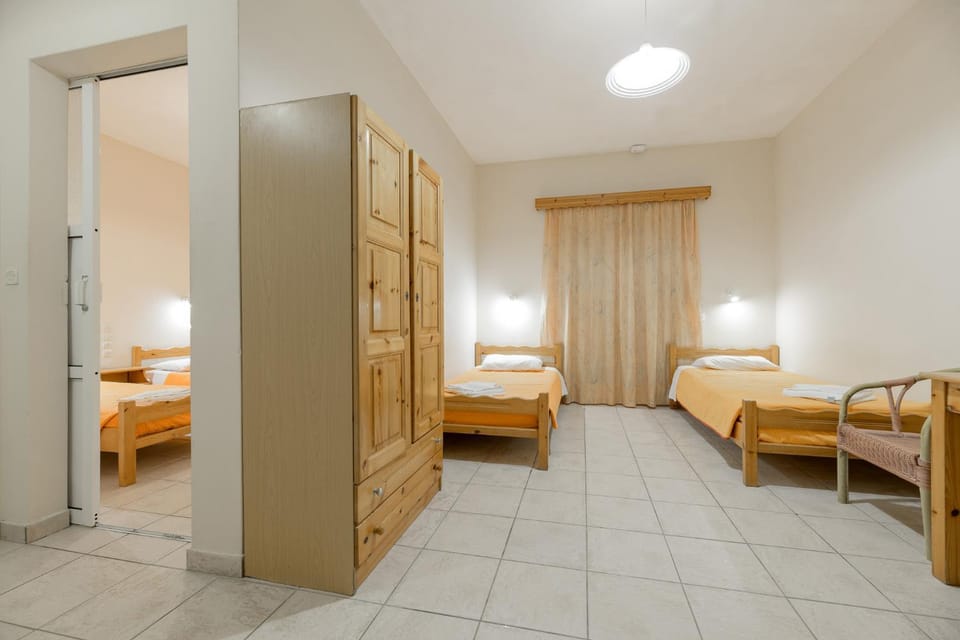 Bed, Photo of the whole room, wardrobe