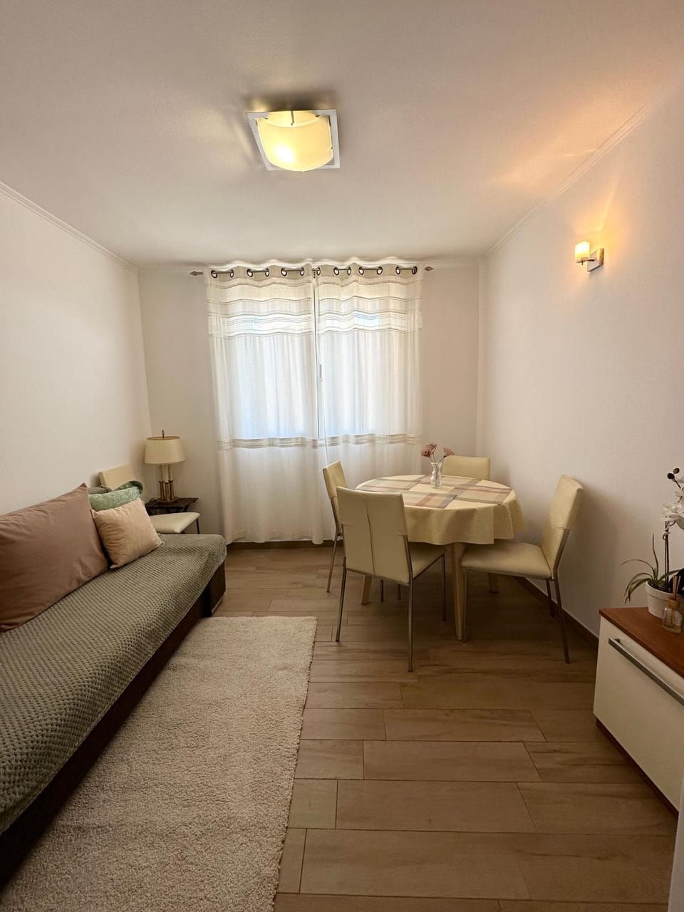 Living room, Seating area, Dining area