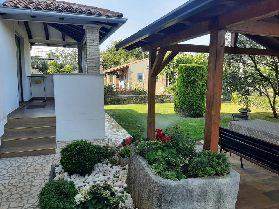 Facade/entrance, Garden