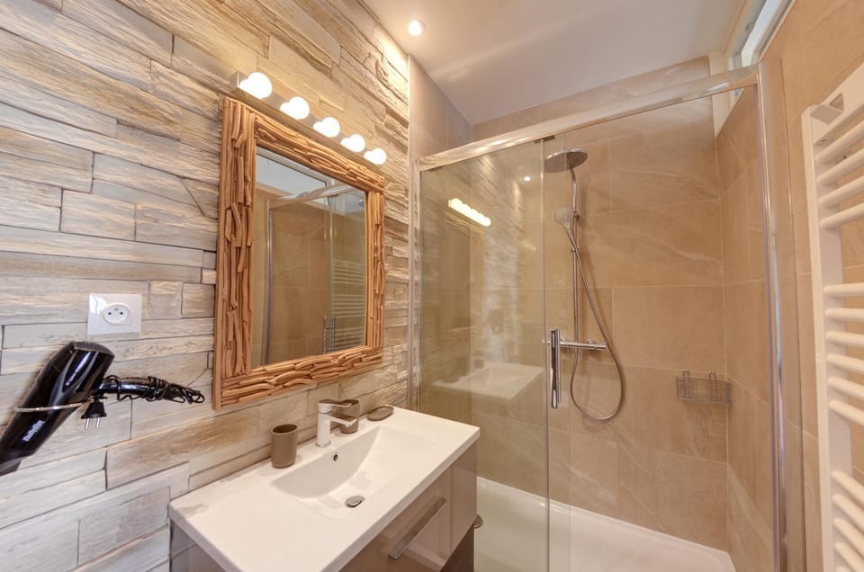 Shower, Bathroom, Decorative detail, furniture, hair dryier