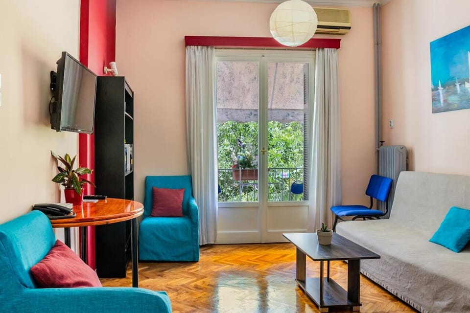 Spring, Day, Library, Library, TV and multimedia, Living room, Other, Photo of the whole room, Seating area, On site