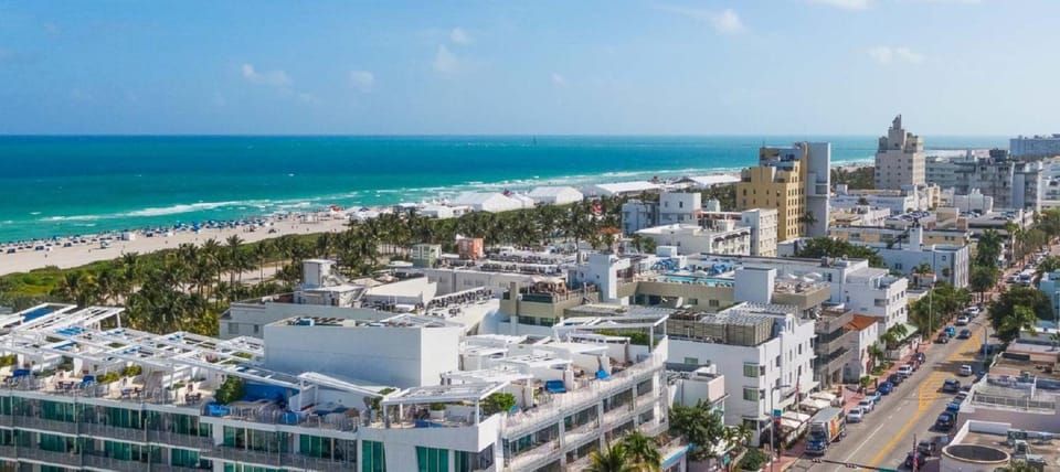 Property building, Beach, Location
