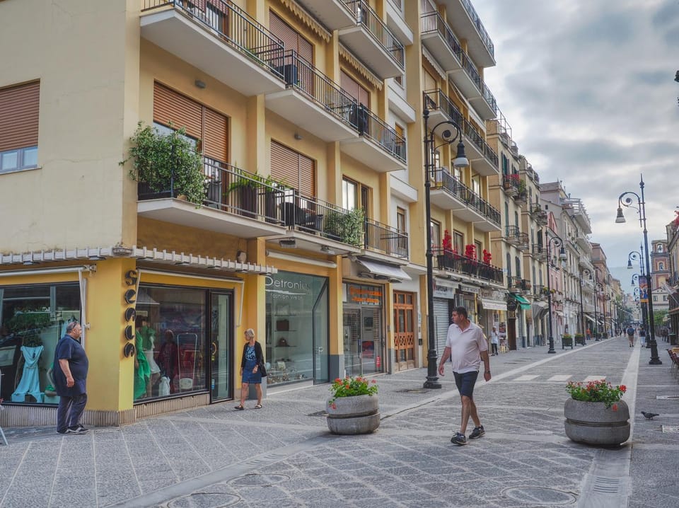 Facade/entrance, Balcony/Terrace, City view