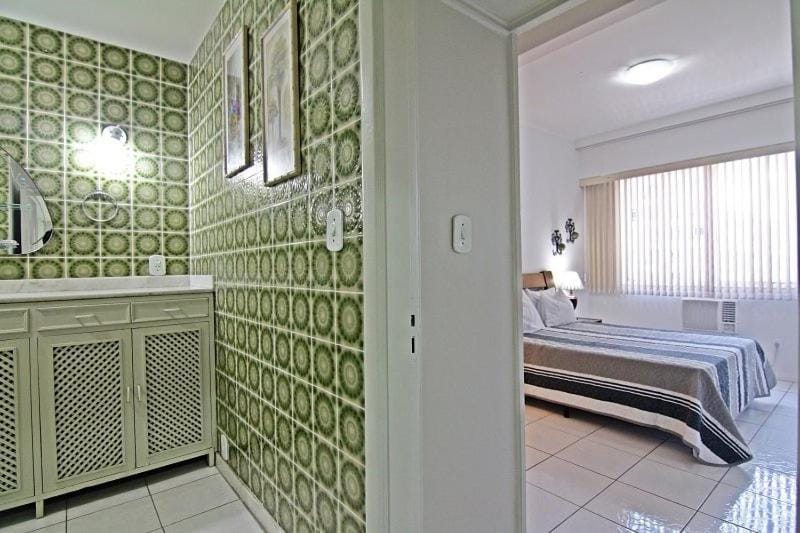 Bed, Bathroom, Bedroom, towels
