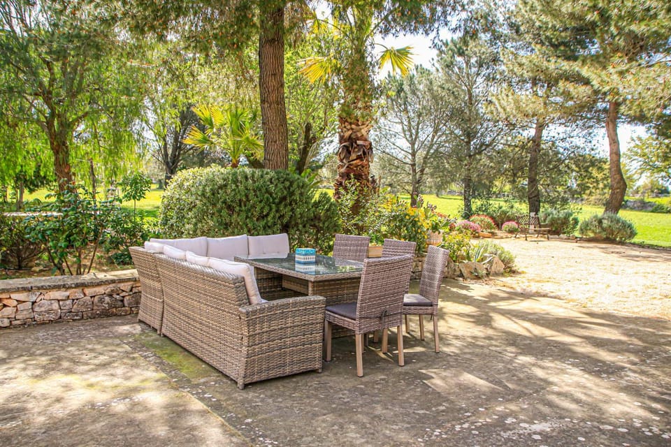 Day, Natural landscape, Dining area, Garden view