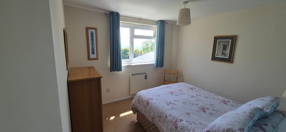 Sea-view Apts Ferry Savings Apartment in Ventnor