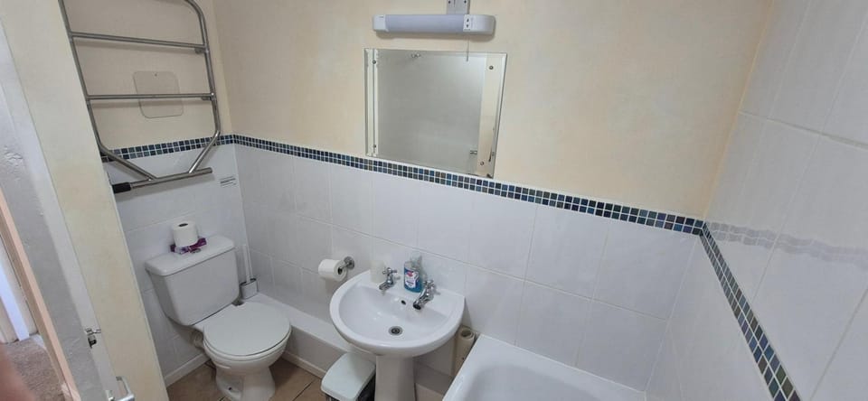 Sea-view Apts, plus Cottage, Ferry Savings Apartment in Ventnor
