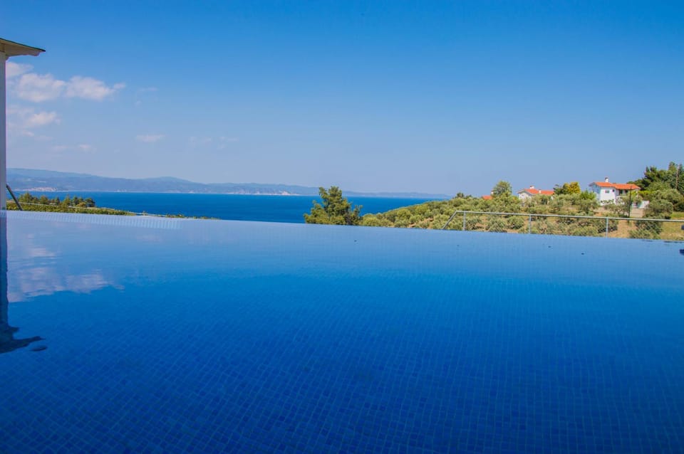 Pool view, Sea view