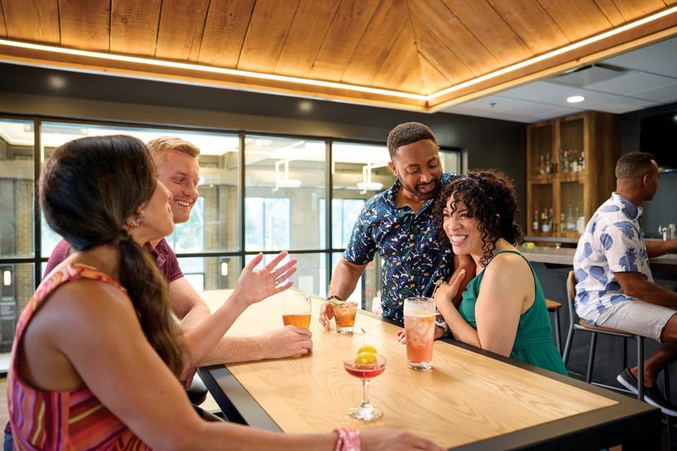 Lounge or bar, Drinks, Alcoholic drinks