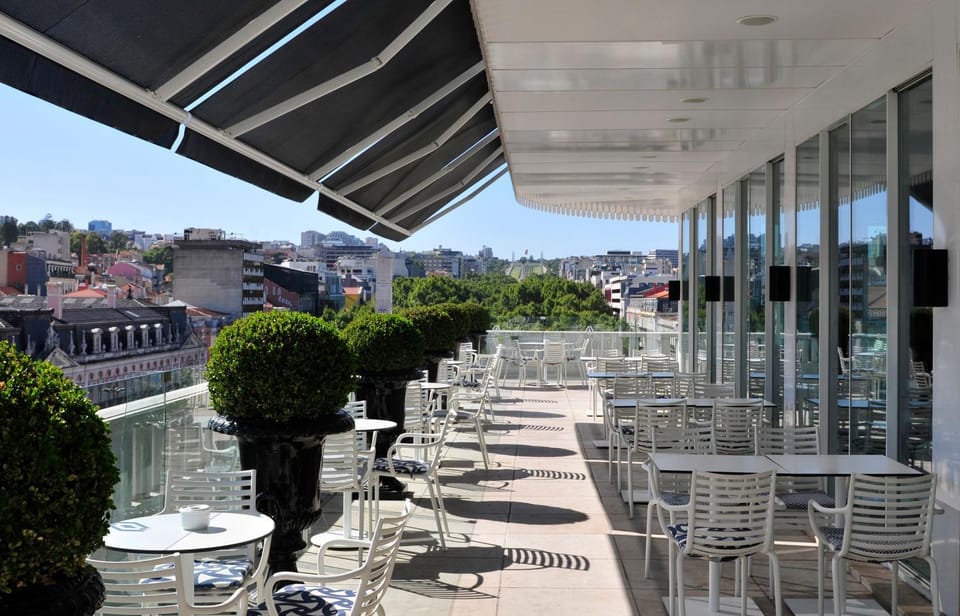 Restaurant/places to eat, View (from property/room), Balcony/Terrace, Food and drinks