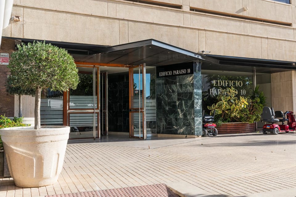 Property building, Facade/entrance