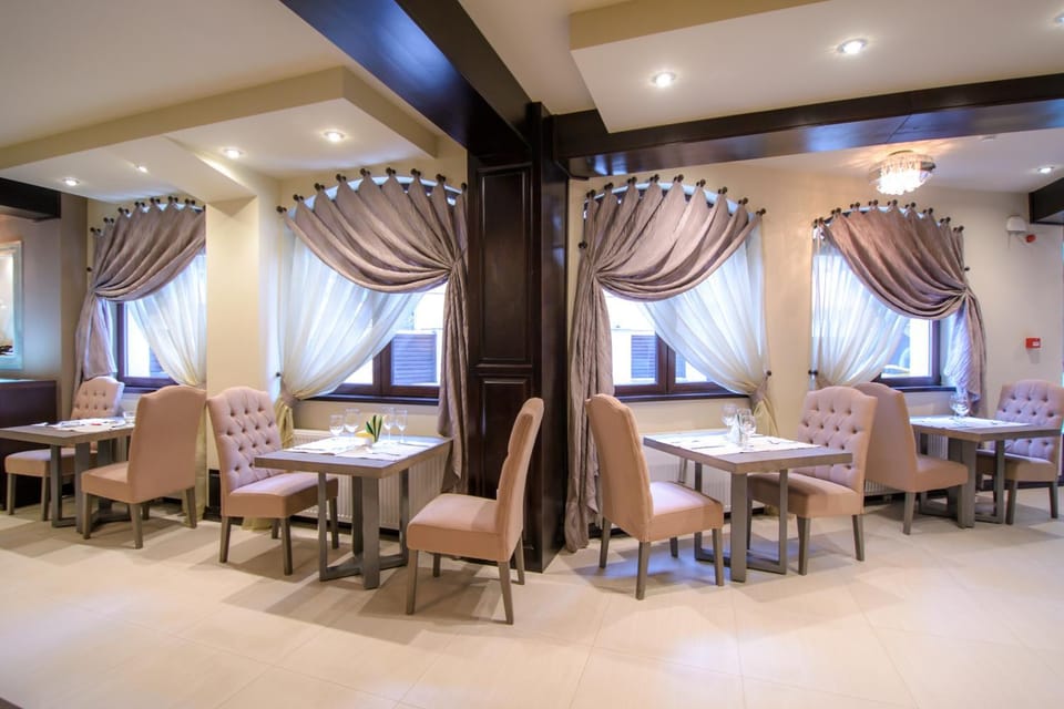 Restaurant/places to eat, Lobby or reception, Lounge or bar, Decorative detail, Food, Alcoholic drinks, Non alcoholic drinks