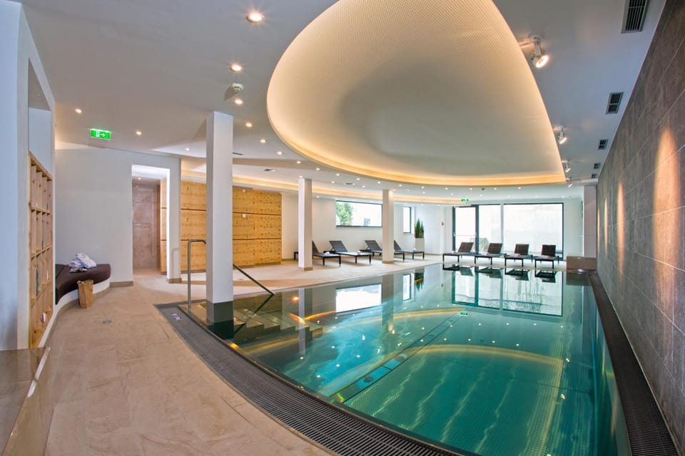 Swimming pool, Swimming pool