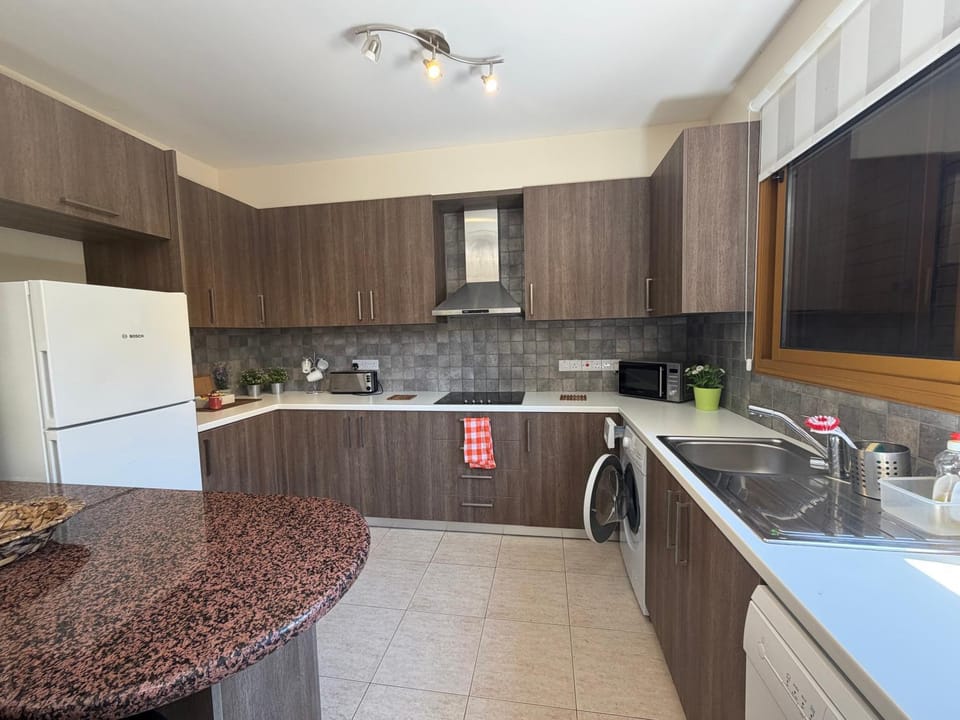 Alkinoou Residence House in Germasogeia