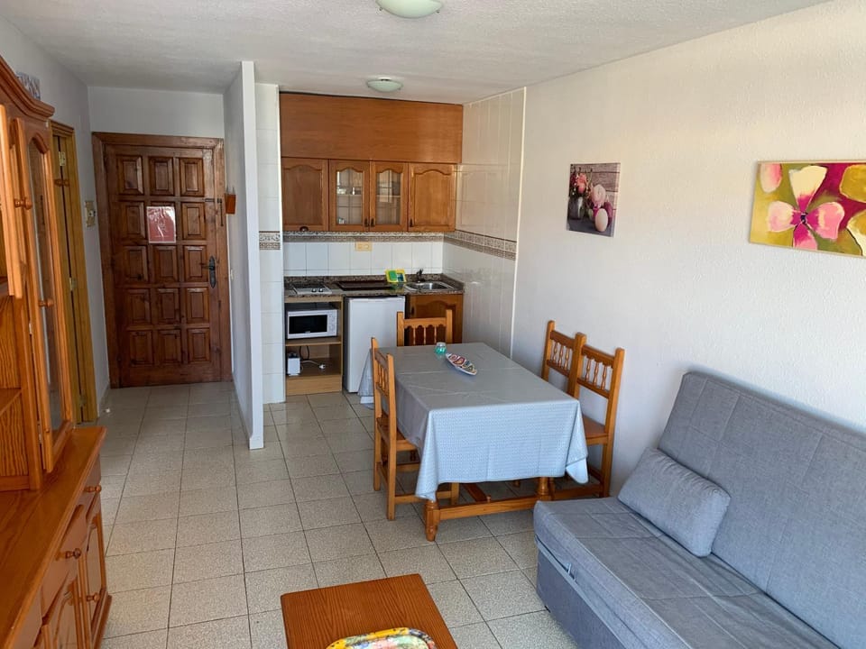 Kitchen or kitchenette, Living room