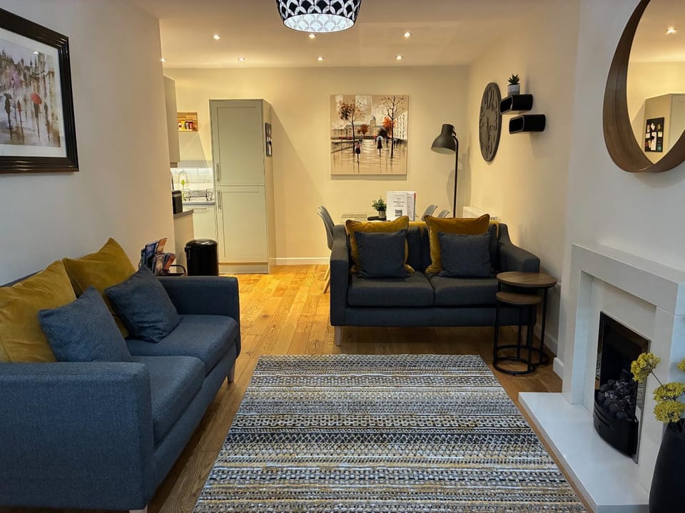Living room, Dining area