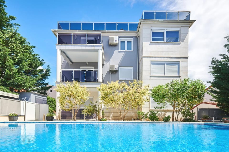Property building, Swimming pool, Swimming pool