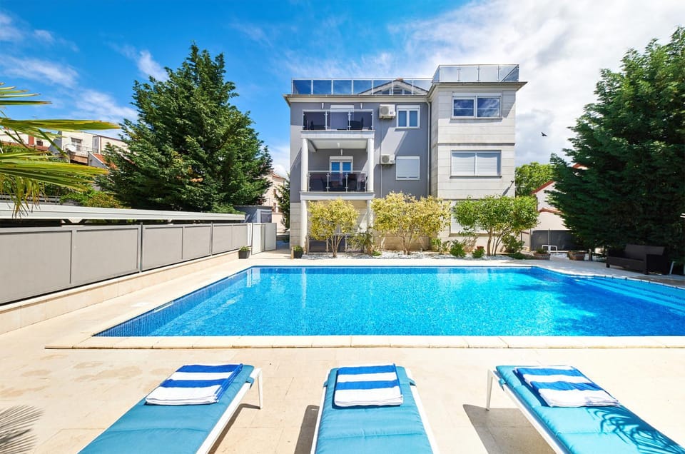 Swimming pool, Swimming pool