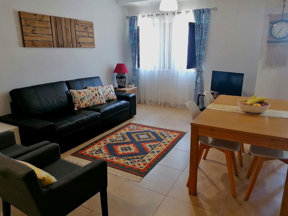 Communal lounge/ TV room, TV and multimedia, Living room, Dining area