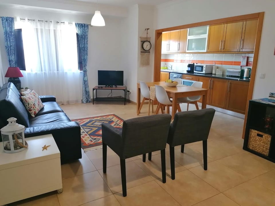 Communal lounge/ TV room, TV and multimedia, Kitchen or kitchenette, Living room, Seating area, Dining area, dishwasher, minibar, pet friendly, stove, toaster