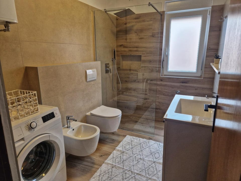 Shower, Toilet, Bathroom, bidet, towels, washing machine