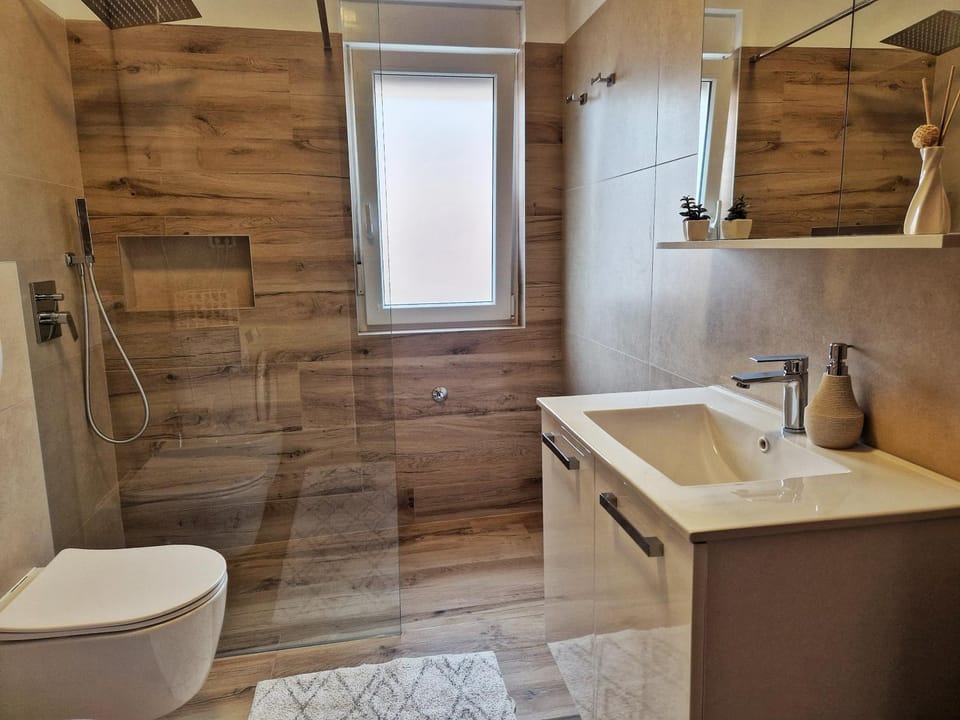 Shower, Toilet, Bathroom