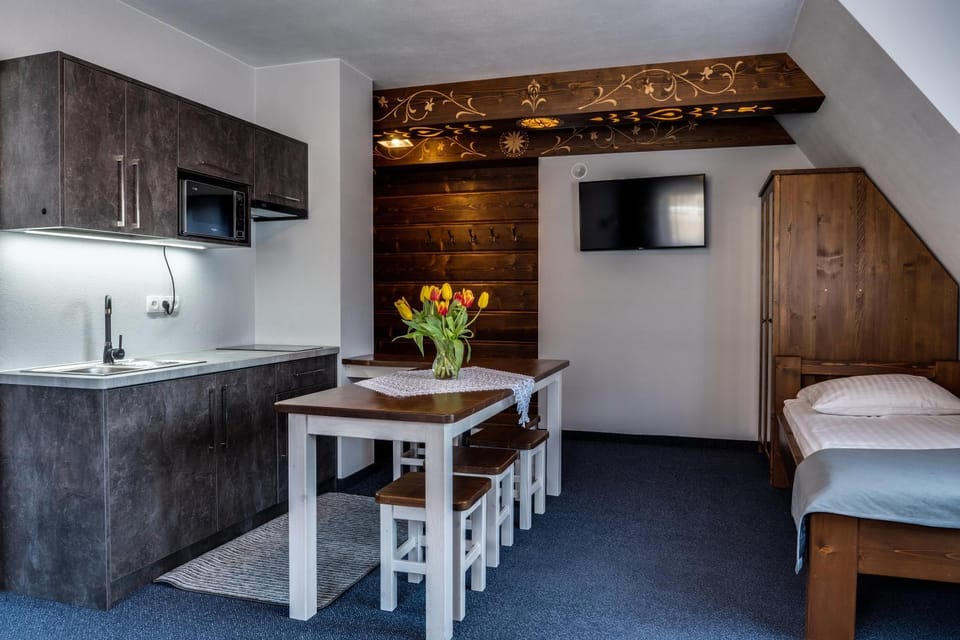 Communal lounge/ TV room, Kitchen or kitchenette