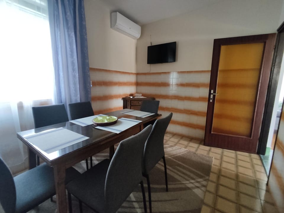 TV and multimedia, kitchen, air conditioner