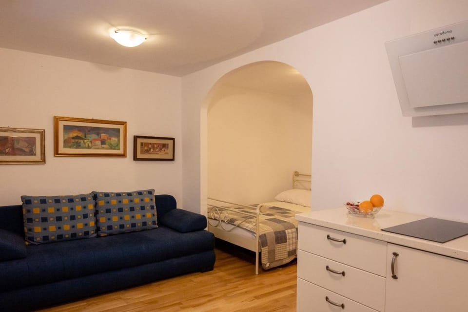 Kitchen or kitchenette, Living room, Bedroom
