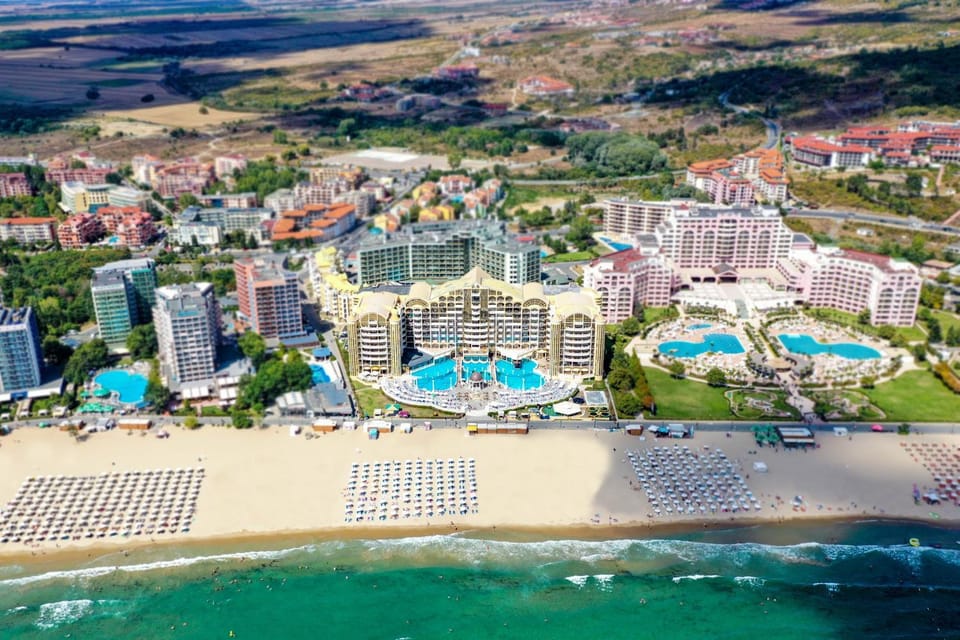 Property building, Bird's eye view, Swimming pool