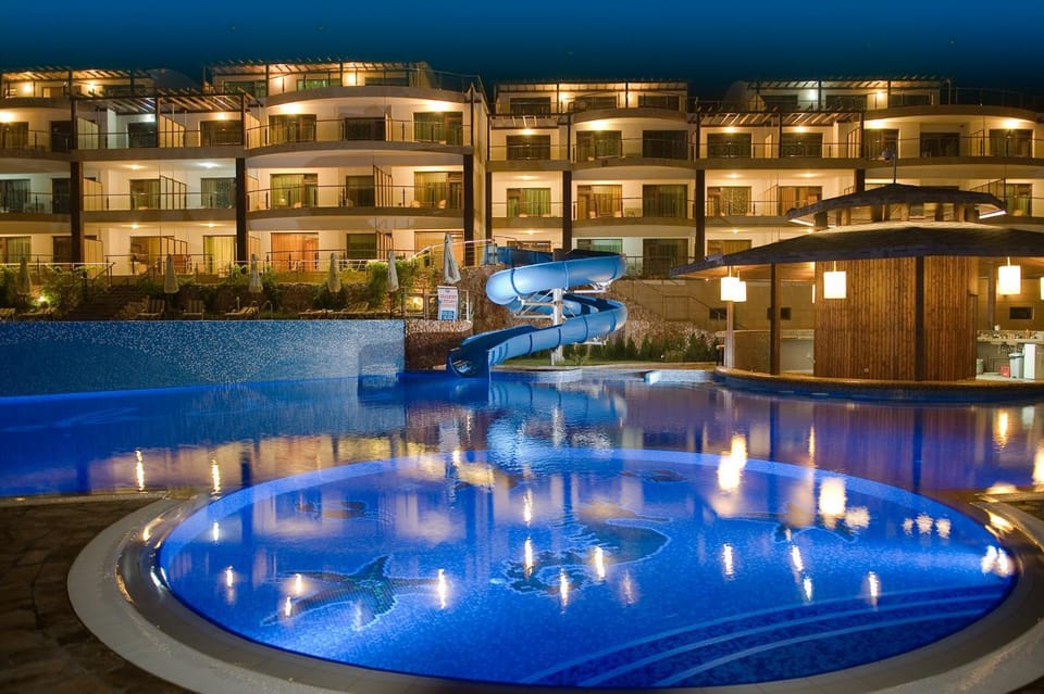 Property building, Night, Pool view, Swimming pool, Swimming pool, sunbed